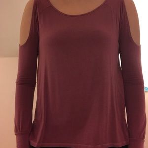 Trendy American Eagle New Cold Shoulder top